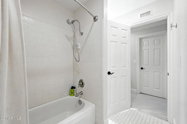 3225 Bear Creek Drive, Newbury Park CA: https://media.crmls.org/mediaz/a6424e13-3e6a-42e3-a6b4-acc61d38abb6.jpg
