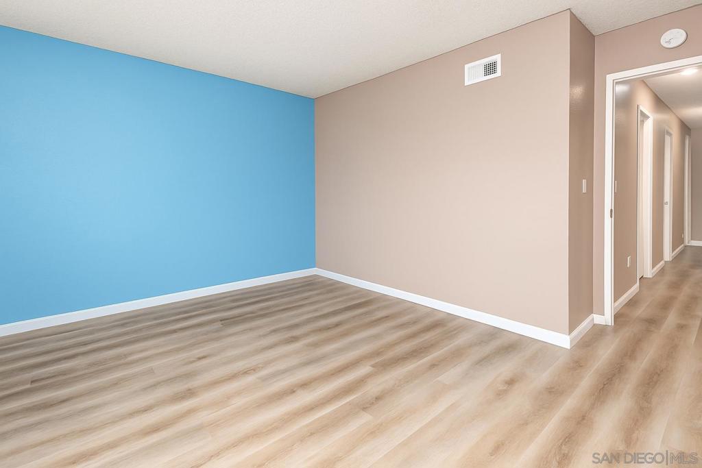 MLS #250032958SD img 12