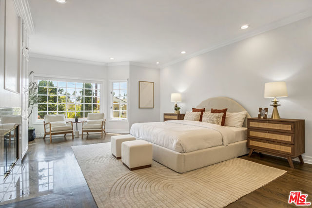 116 N Palm Drive, Beverly Hills CA: https://media.crmls.org/mediaz/a642aa81-1007-4202-a1ff-40f8a2b3965b.jpg