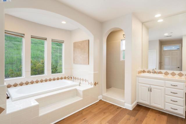 10828 Inspiration Cir, Dublin CA: https://media.crmls.org/mediaz/a642c703-e6d6-4c46-822e-16ec9c964e4a.jpg