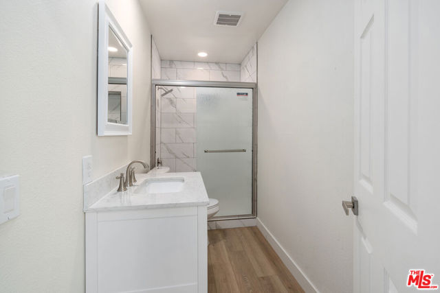 19555 Oxnard Street, Tarzana CA: https://media.crmls.org/mediaz/a642d43e-3b67-405a-8463-68bb811c329f.jpg