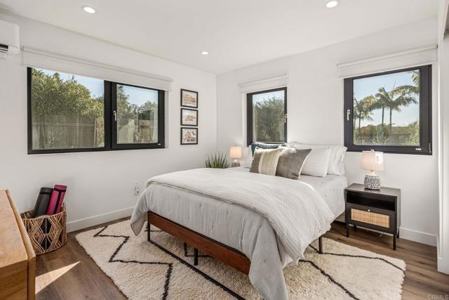 Detail Gallery Image 6 of 39 For 2087 via Ladeta, La Jolla,  CA 92037 - 2 Beds | 2 Baths