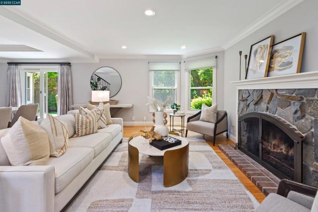 2140 Hidden Oak Dr, Danville CA: https://media.crmls.org/mediaz/a6431972-8753-4181-9b5c-9e866dcf431a.jpg