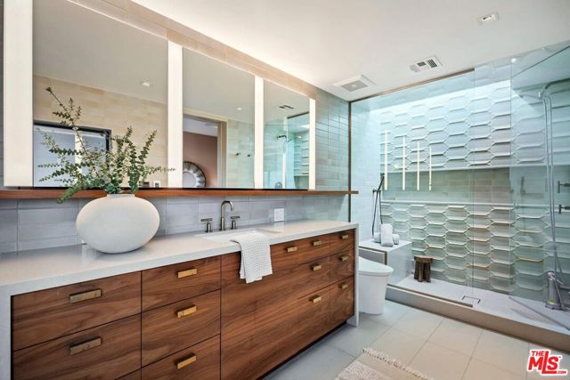 1933 Redcliff Street, Los Angeles CA: https://media.crmls.org/mediaz/a6434a97-9e2f-4800-b12d-6318252f7de4.jpg