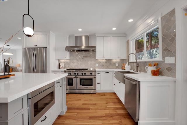 3 Dale Ct, Lafayette CA: https://media.crmls.org/mediaz/a643b365-aea2-40f8-9048-a23ed2018834.jpg