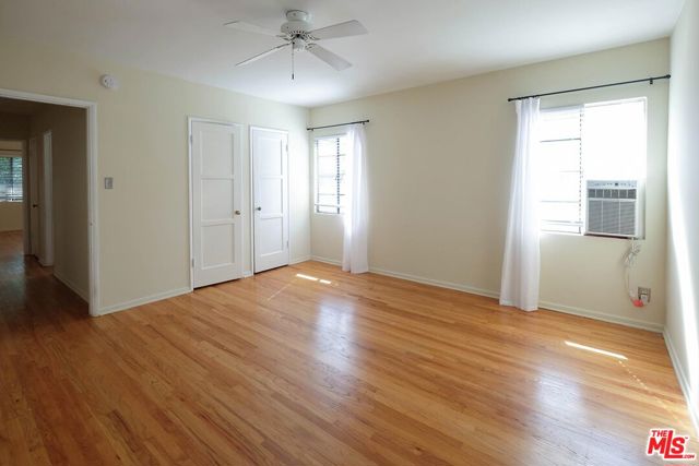 854 1/2 S Plymouth Boulevard, Los Angeles CA: https://media.crmls.org/mediaz/a643e0c9-ac4e-431b-a766-4fe265a52000.jpg