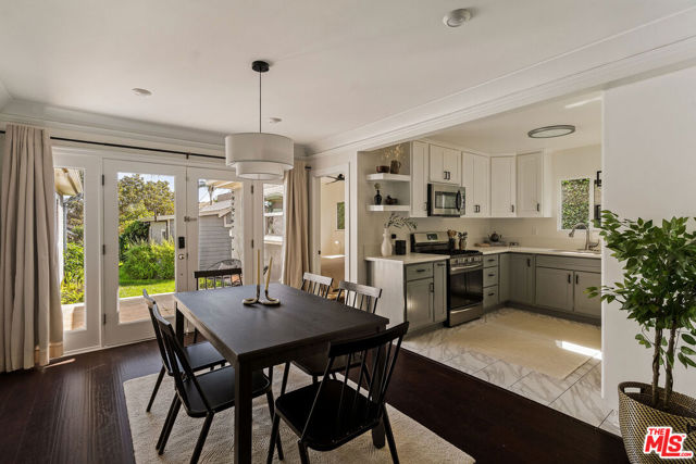 5748 7th Avenue, Los Angeles CA: https://media.crmls.org/mediaz/a6442746-9397-44f1-8147-be9912fca244.jpg