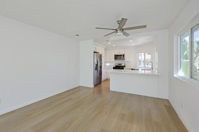 Detail Gallery Image 13 of 41 For 249 Blackbird Way, Oceanside,  CA 92057 - 3 Beds | 3 Baths