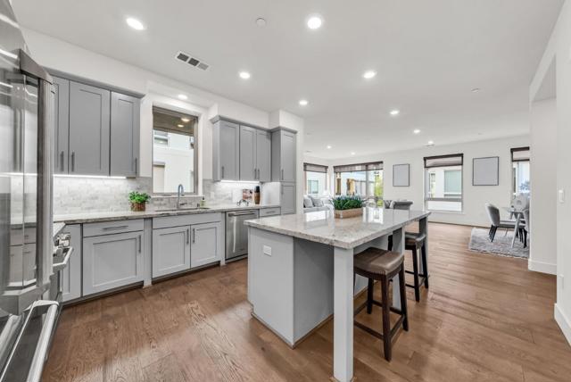 769 Eppleton Lane, Foster City CA: https://media.crmls.org/mediaz/a6444f5c-6223-42aa-b006-0adef526bfdc.jpg