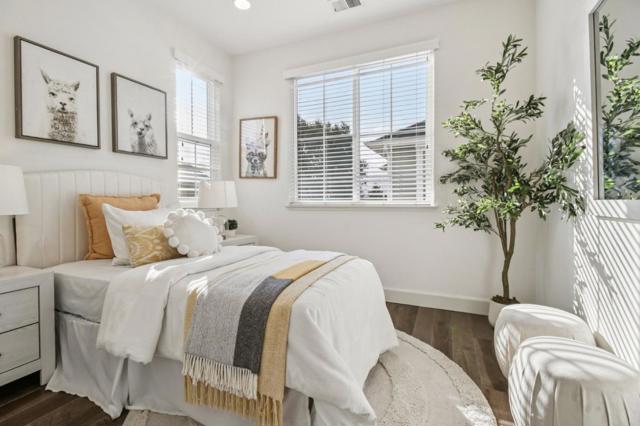 10837 N Stelling Road, Cupertino CA: https://media.crmls.org/mediaz/a6458b91-857e-41b8-8edd-2711082bfcee.jpg