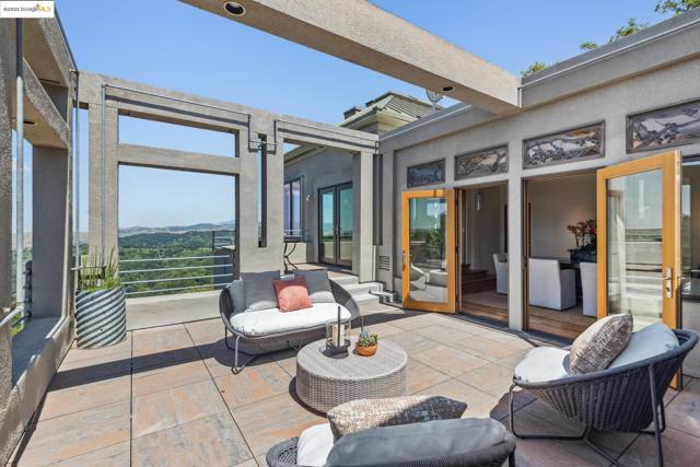 12688 Brookpark Road, Oakland CA: https://media.crmls.org/mediaz/a6459543-1a17-4557-a0f6-9d8c05f66716.jpg