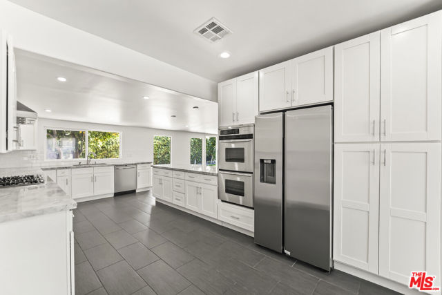 23046 Leonora Drive, Woodland Hills CA: https://media.crmls.org/mediaz/a645aced-0845-47eb-83ae-1446b5cf17f4.jpg