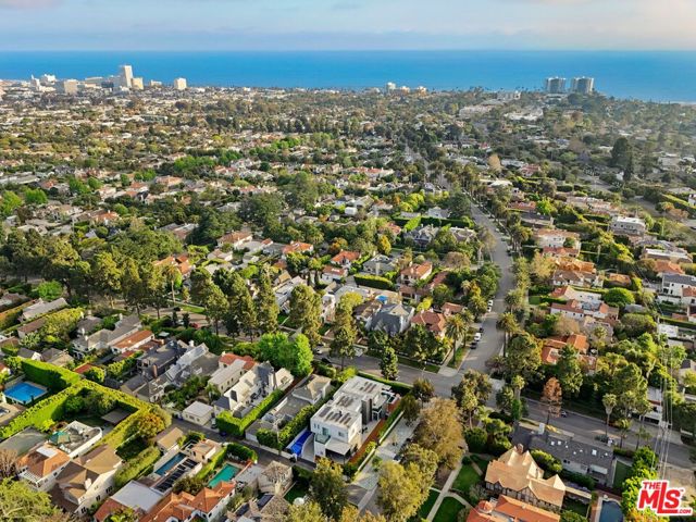 1410 Georgina Avenue, Santa Monica CA: https://media.crmls.org/mediaz/a645e7d7-95d2-4706-9e79-3097148573a8.jpg