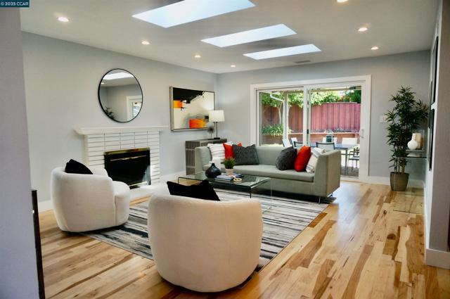 1472 Fairhaven Ct, San Jose CA: https://media.crmls.org/mediaz/a6460484-d99c-456a-8154-d7477800ead6.jpg