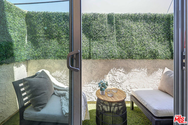 2452 Chelsea Place, Santa Monica CA: https://media.crmls.org/mediaz/a6463867-1f4f-4dd2-9d9a-2cebdb8b060d.jpg