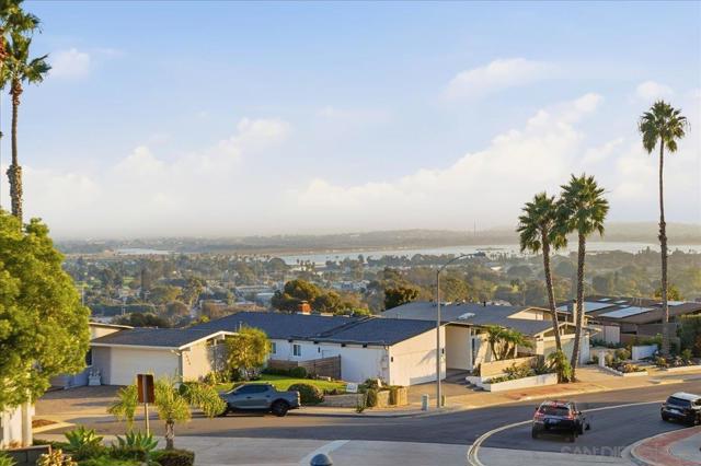 4985 Pacifica, San Diego CA: https://media.crmls.org/mediaz/a647b2a5-313d-4bf4-885d-a6ecaf826e86.jpg