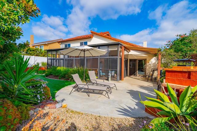 6433 La Paloma Street, Carlsbad CA: https://media.crmls.org/mediaz/a647b525-9a1d-4664-9532-003a47ff1019.jpg