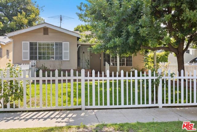 4210 Alcove Avenue, Studio City CA: https://media.crmls.org/mediaz/a6481217-e49a-4069-8097-2b875ae203b4.jpg