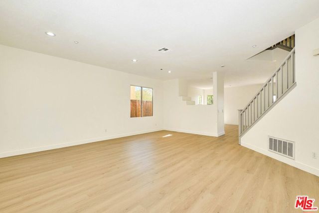 12512 Valley Vista Way, Sylmar CA: https://media.crmls.org/mediaz/a6489ac9-d471-4b82-a038-7fa048a6889e.jpg