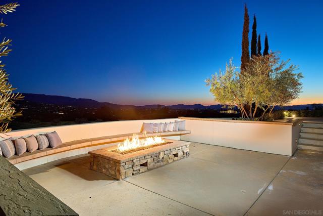 38408 Mesa Rd, Temecula CA: https://media.crmls.org/mediaz/a649232f-636b-47d4-a3c2-170740ccba8a.jpg