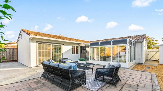 33041 Calistoga Street, Union City CA: https://media.crmls.org/mediaz/a649ae69-54f4-4f45-b594-6404e0385ddb.jpg