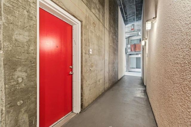 311 Oak St, Oakland CA: https://media.crmls.org/mediaz/a649c1df-5d70-45d3-b069-8301fa3dd781.jpg