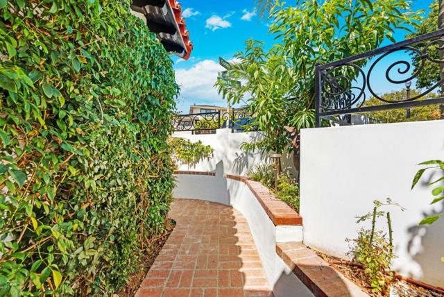 4435 Conde Pl, San Diego CA: https://media.crmls.org/mediaz/a649dddf-c4fa-4b4d-8c47-d1e66c9b41df.jpg