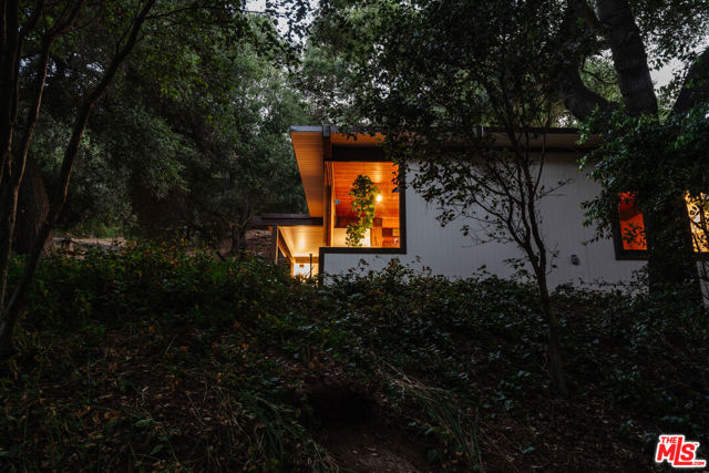1289 Old Topanga Canyon Road, Topanga CA: https://media.crmls.org/mediaz/a64a9463-31f2-4f06-ad0a-79ca464aa087.jpg