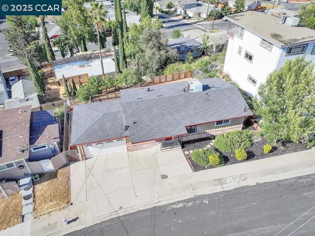 417 Lynn Ave, Antioch CA: https://media.crmls.org/mediaz/a64adc0b-9a16-41c2-b292-6bc129e8485b.jpg