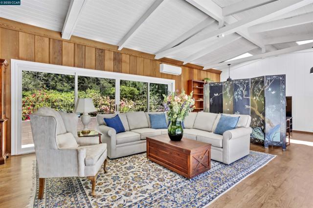 18 Van Tassel Ln, Orinda CA: https://media.crmls.org/mediaz/a64bad0e-73b9-48e6-9c49-aa42ed73399f.jpg