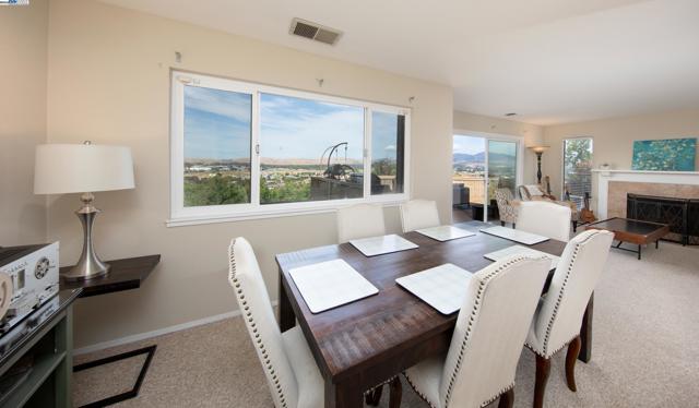 2617 Star Tree Ct., Martinez CA: https://media.crmls.org/mediaz/a64d2b55-1376-4e5c-b7d5-7428690dbab3.jpg