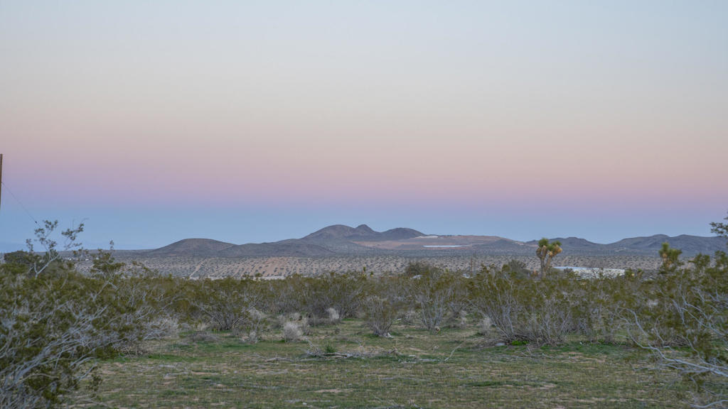 https://media.crmls.org/mediaz/a64d7730-dd31-4182-9fe8-a4c50285cfa5.jpg?preset=X-Large