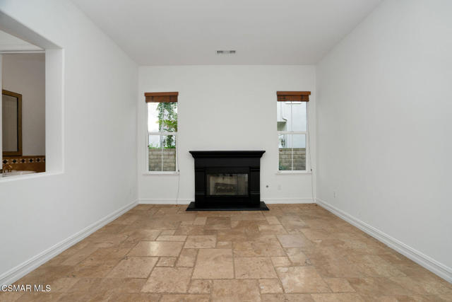 4940 Corral Street, Simi Valley CA: https://media.crmls.org/mediaz/a64e2069-8b1d-4824-bc59-81e11344846c.jpg