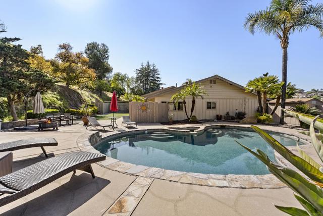 1929 Forester Creek rd, El Cajon CA: https://media.crmls.org/mediaz/a64e99d4-02b3-40cd-b28d-6f0bcd7d925f.jpg