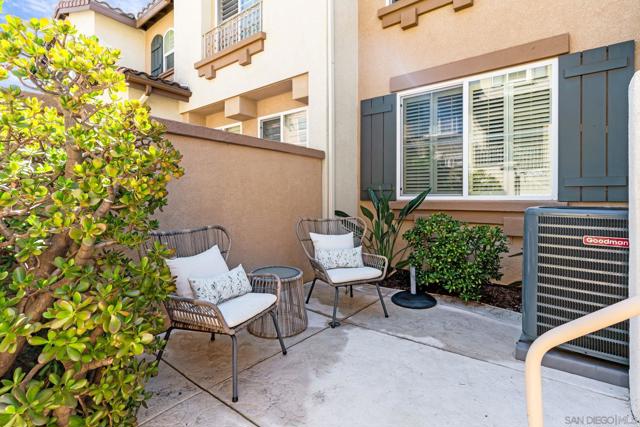 10482 Hollingsworth Way, San Diego CA: https://media.crmls.org/mediaz/a64eee0c-f333-45e8-86bd-03c2a2d86481.jpg