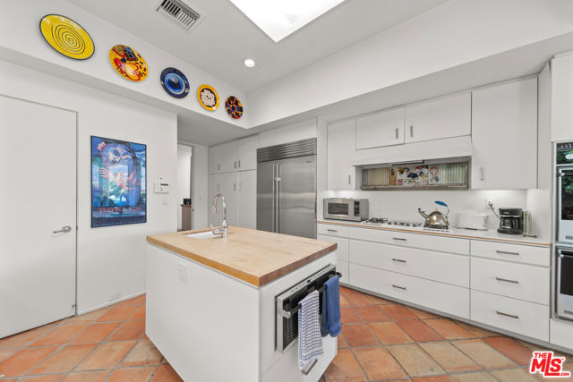 7 Churchill Lane, Rancho Mirage CA: https://media.crmls.org/mediaz/a64f2526-46d5-4ce9-befa-516e82b22f7c.jpg