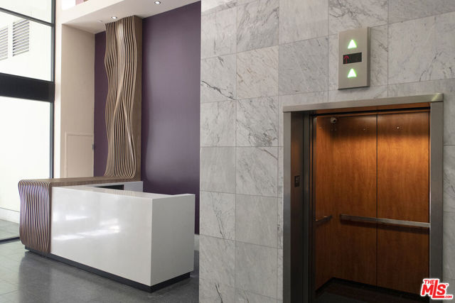 315 W 5th Street, Los Angeles CA: https://media.crmls.org/mediaz/a64f29f6-f333-4e75-8014-5c912834290f.jpg