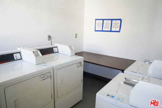 630 N Grand Avenue, Los Angeles CA: https://media.crmls.org/mediaz/a64f69d1-9745-4f7b-8c12-07fb7e10d0a3.jpg