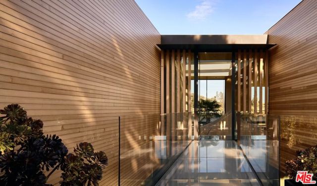 1520 Carla, Beverly Hills CA: https://media.crmls.org/mediaz/a64f74bc-9c85-4610-afd3-dc0619898b6a.jpg