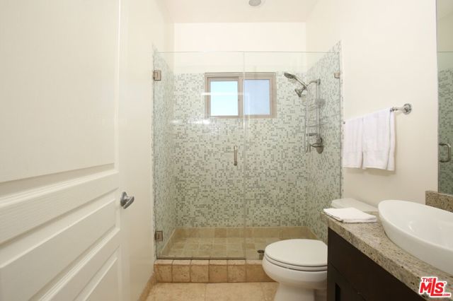 4447 Calhoun Avenue, Sherman Oaks CA: https://media.crmls.org/mediaz/a6503714-2441-4d0a-833b-94733142241b.jpg