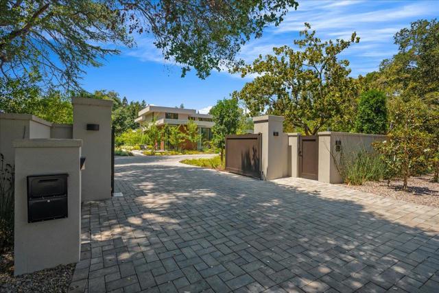 88 Tuscaloosa Avenue, Atherton CA: https://media.crmls.org/mediaz/a65115b1-9f50-4af2-a514-8206fc229e3b.jpg