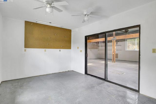 10705 Dublin Canyon Rd, Pleasanton CA: https://media.crmls.org/mediaz/a65140a7-421a-4c13-90e6-042e8631649e.jpg