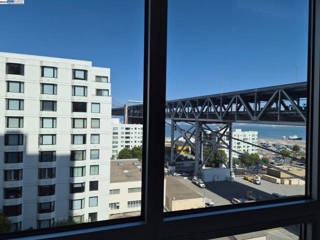 400 Beale St, San Francisco CA: https://media.crmls.org/mediaz/a65254e3-2606-45d4-9d28-689cc00829fb.jpg