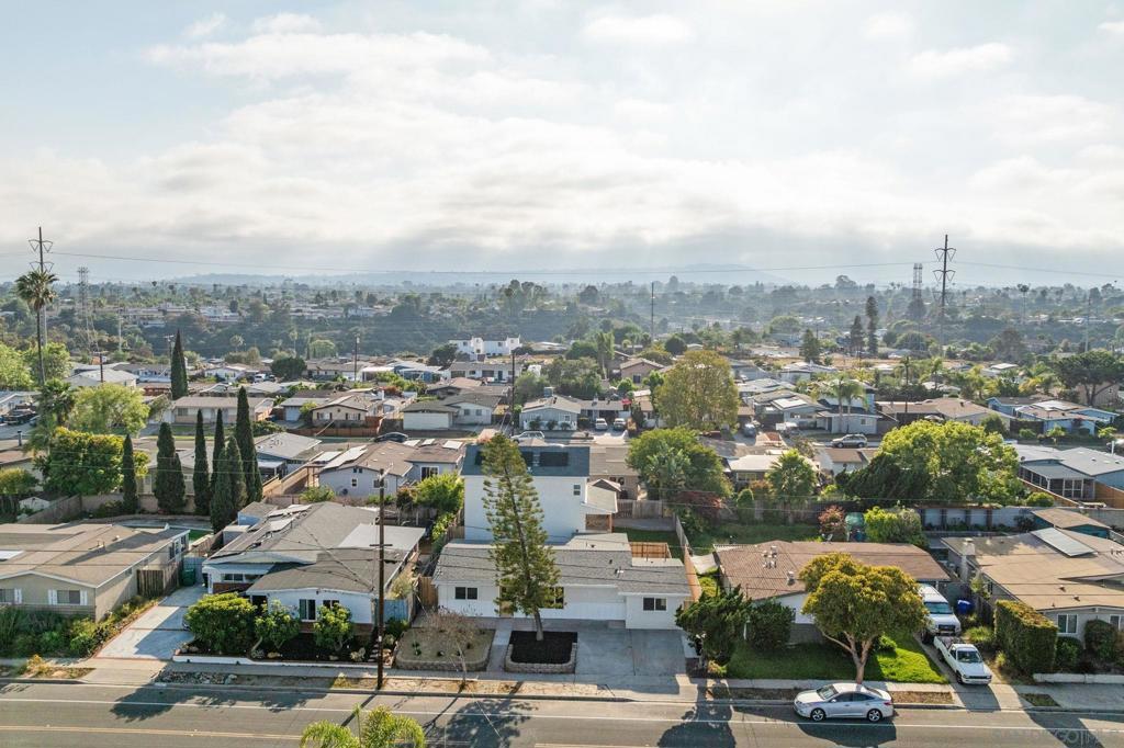 https://media.crmls.org/mediaz/a652a296-97f7-42a8-a9d4-2e6e046193bf.jpg?preset=X-Large