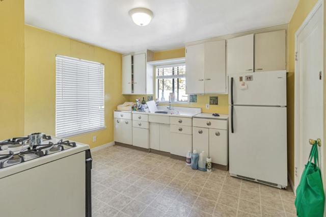 2643 Garfield Street, San Mateo CA: https://media.crmls.org/mediaz/a654de58-1e21-4a8f-9186-bf951f3a8515.jpg