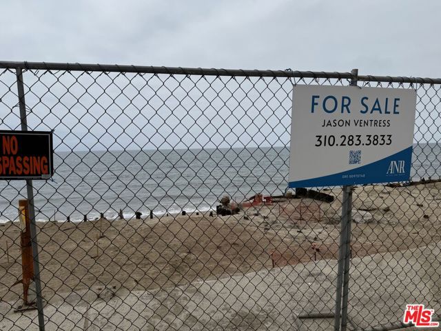 18912 E Pacific Coast Highway, Malibu CA: https://media.crmls.org/mediaz/a6550b57-2a55-4d01-9d9c-e3e391cc19d7.jpg