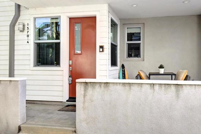 1570 Vista Del Mar Way, Oceanside CA: https://media.crmls.org/mediaz/a6551d94-c3fb-471a-8819-4beb4ea3ecaf.jpg