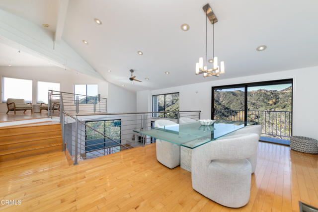 Detail Gallery Image 2 of 36 For 363 Patrician Way, Pasadena,  CA 91105 - 3 Beds | 3/1 Baths