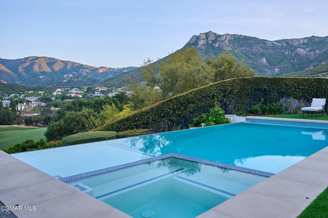 508 W Stafford Road, Thousand Oaks CA: https://media.crmls.org/mediaz/a65565d1-e07d-4816-a858-eed632501503.jpg