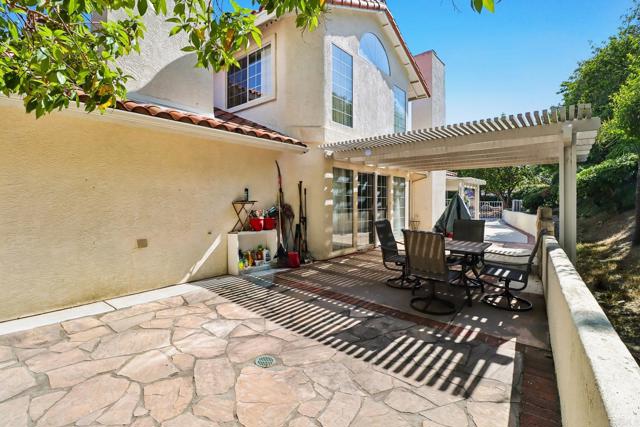 9704 Indian Creek Way, Escondido CA: https://media.crmls.org/mediaz/a6557632-39e1-4a99-a1f1-5abddf9a3818.jpg